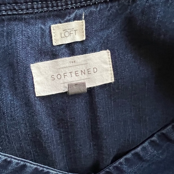 Loft The Softened Dark Blue Chambray top. Size S. - Picture 9 of 10